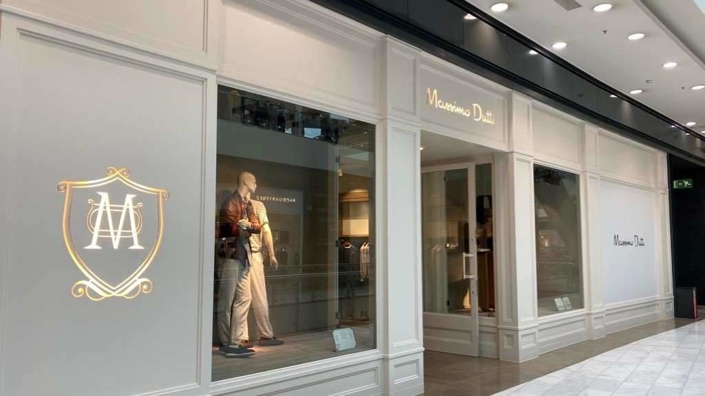 A empresa xa comunicou a súa decisión de fechar a tenda de Massimo Dutti no centro comercial As Cancelas, en Compostela. (Foto: CC As Cancelas)