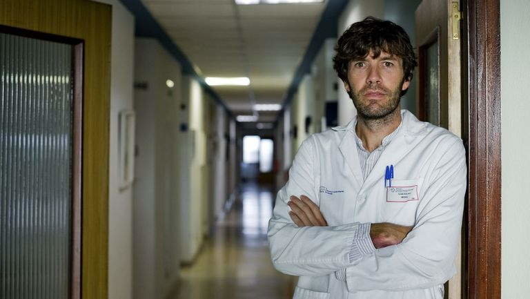 Álvaro Mena, médico internista da Unidade de Enfermidades Infecciosas do CHUAC.