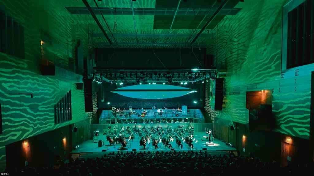 A Orquestra Sinfónica do Porto, dirixida por Peter Rundel, interpretando 'A House of Call' de Heiner Goebbels, o pasado 21 de xaneiro. (Foto: Heiner Goebbels)