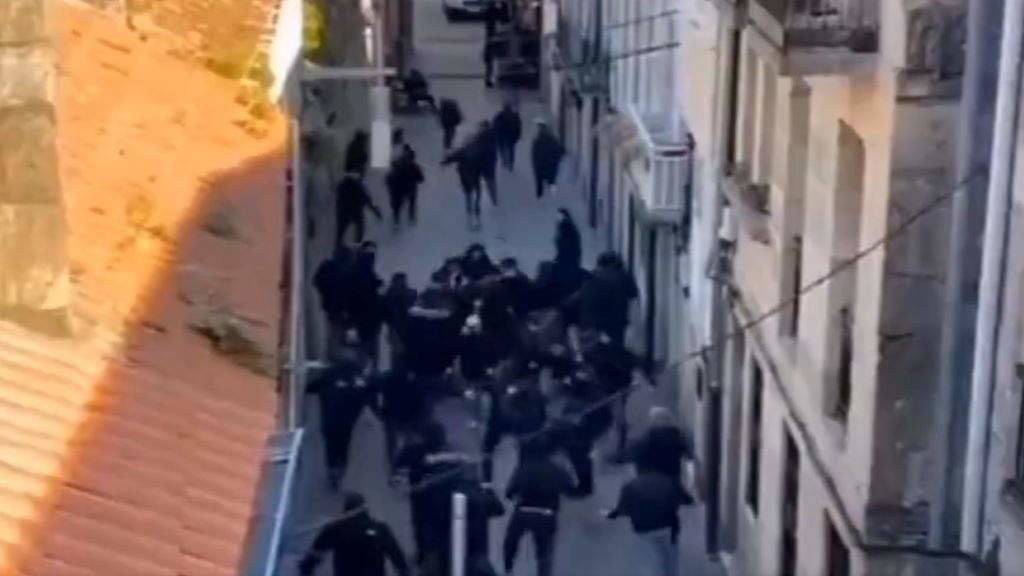 Momento do enfrontamento entre 'ultras' en Pontevedra.
