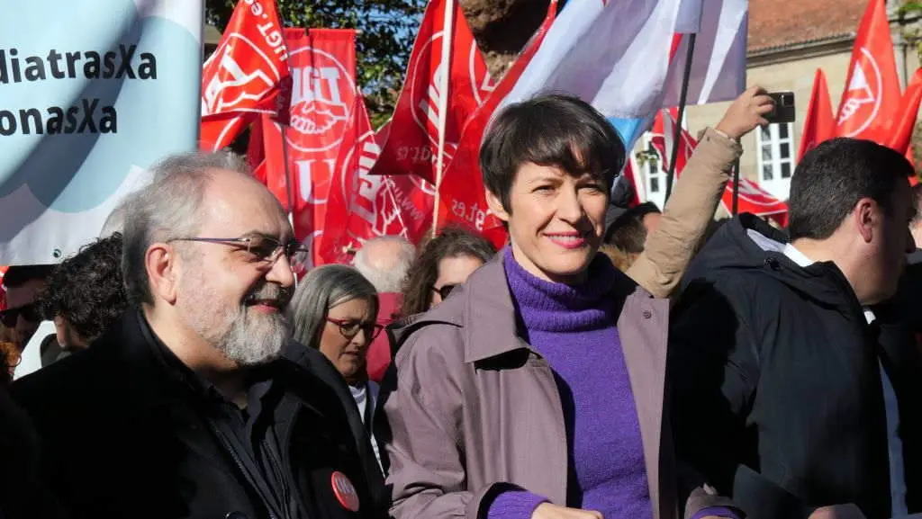 An Pont&oacute;n na cabeceira da manifestaci&oacute;n xunto a Manuel Gonz&aacute;lez Moreiras, secretario xeral de CIG-Sa&uacute;de.