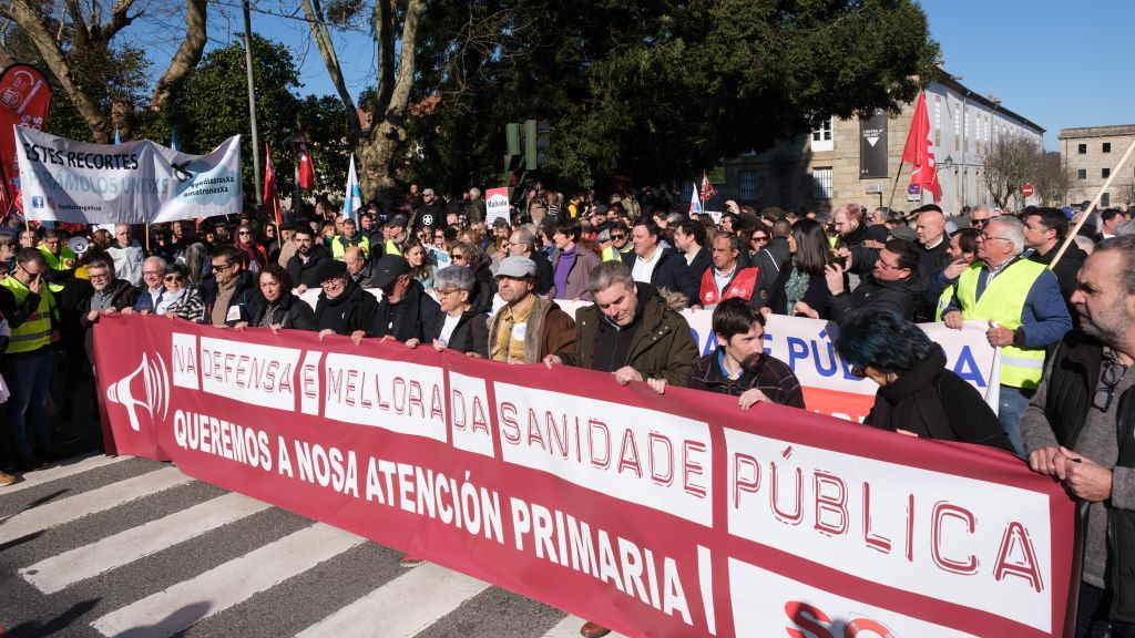 12-F: Manifestación convocada por SOS Sanidade Pública en Compostela. (Foto: Arxina).