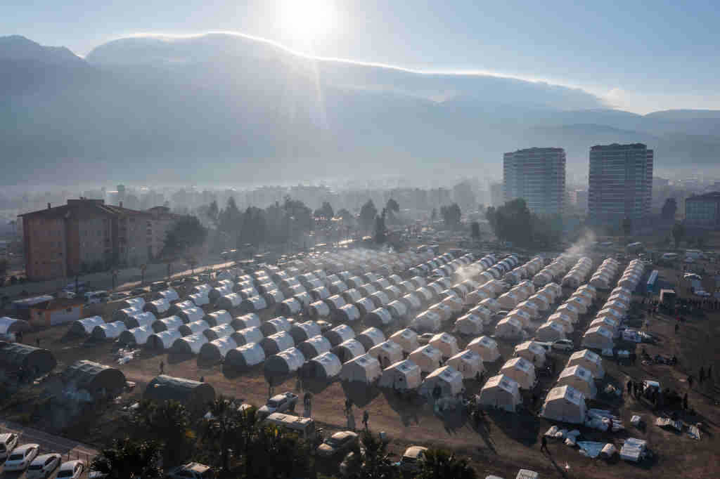 Tendas de campaña en Antioquía, Turquía, para acoller as persoas superviventes, o pasado domingo. (Foto: Foto Mustafa Kaya / Xinhua News / Contactophoto)
