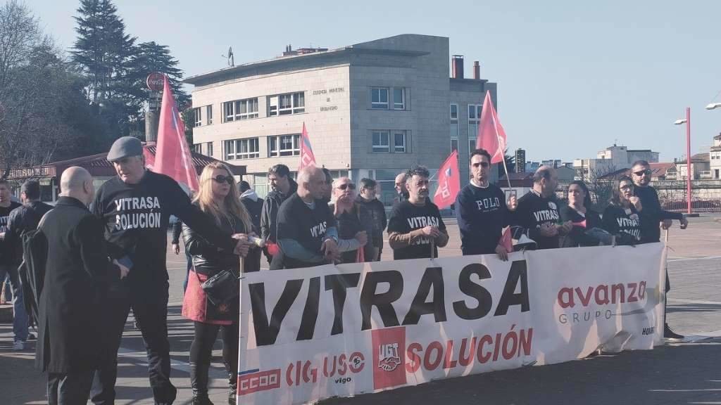 Protesta do persoal de Vitrasa, esta cuarta feira, diante da sede do Concello de Vigo. (Foto: Europa Press)