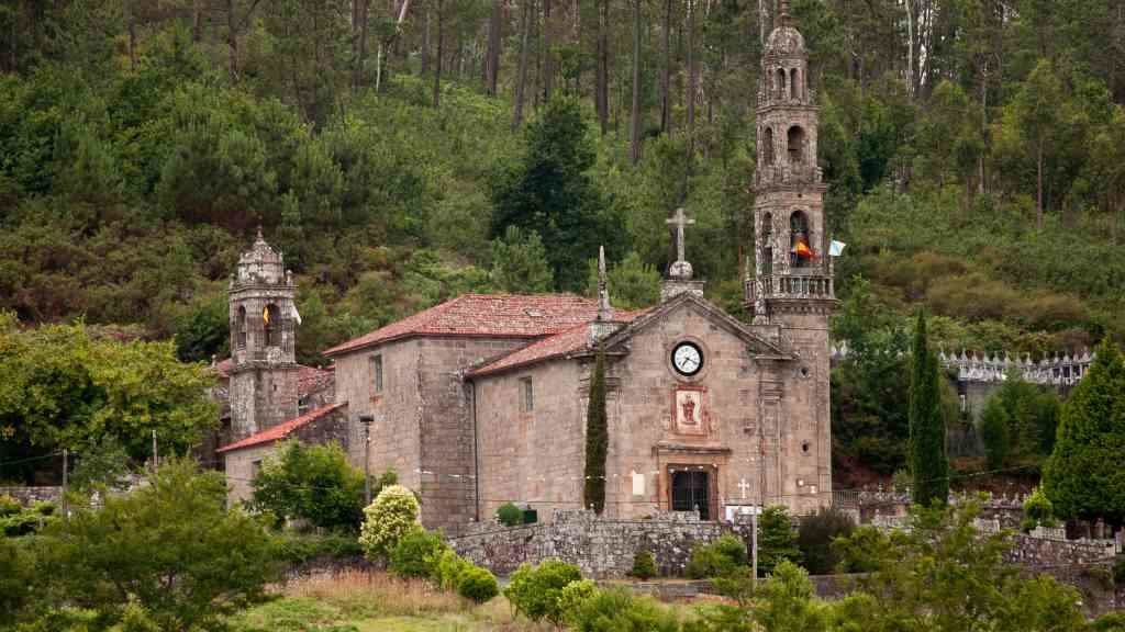 Igrexa de Bastavales, en Brión (Foto: Arousa).