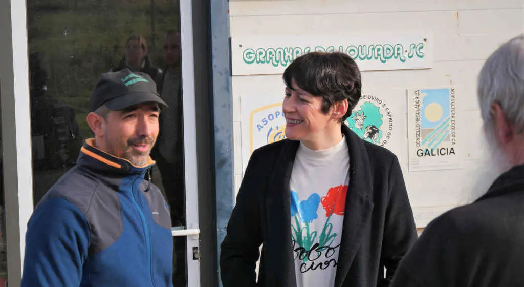 Ana Pont&oacute;n durante unha visita con representantes da Plataforma de productores e productoras en ecol&oacute;xico (Foto: N&oacute;s Diario).