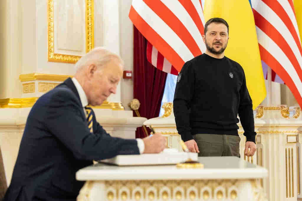 O presidente dos EUA, Joe Biden, e o de Ucraína, Volodimir Zelenski,a segunda feira. (Foto: Presidencia de Ucraína / dpa)