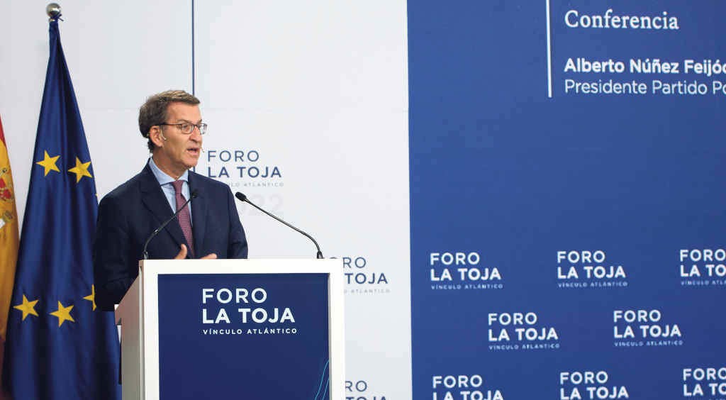 O presidente do PP, Alberto Núñez Feixoo, durante a súa conferencia no Foro A Toxa (O Grove) o 30 de setembro de 2022 (Foto: Gustavo de la Paz / Europa Press).