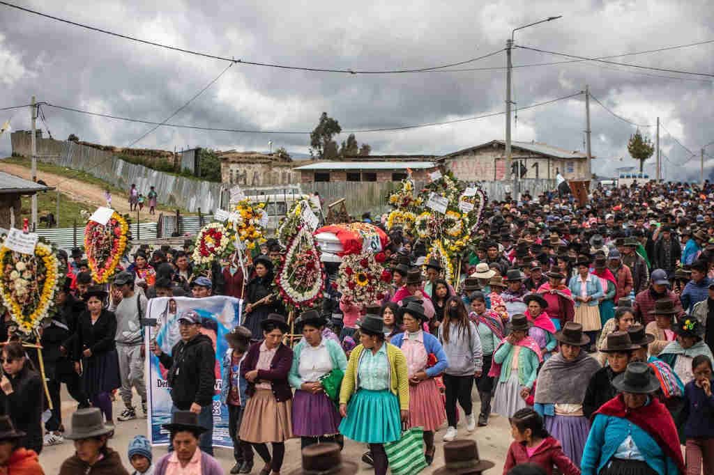 Enterro de vítima da represión no Perú. (Foto: Juan Zapata)