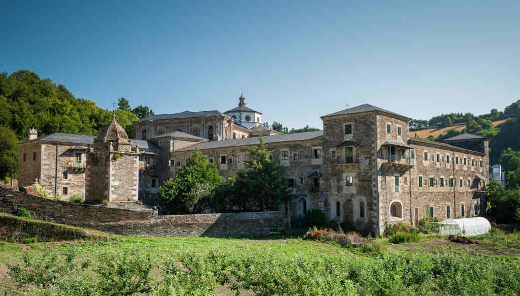 O mosteiro de Samos, da orde dos beneditinos, foi fundado no século VI (Foto: Nós Diario).