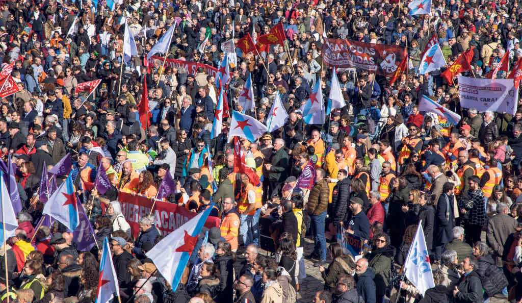Participantes na manifestación do 12 de febreiro, a máis numerosa das que se convocaron na Galiza en defensa da sanidade pública (Foto: Xan Muras).