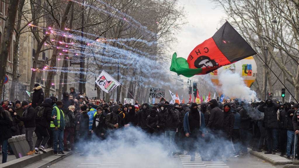 Milleiros de manifestantes tomaron esta terza feira as rúas de París. (Foto: Julien Mattia / Le Pictorium Agenc)