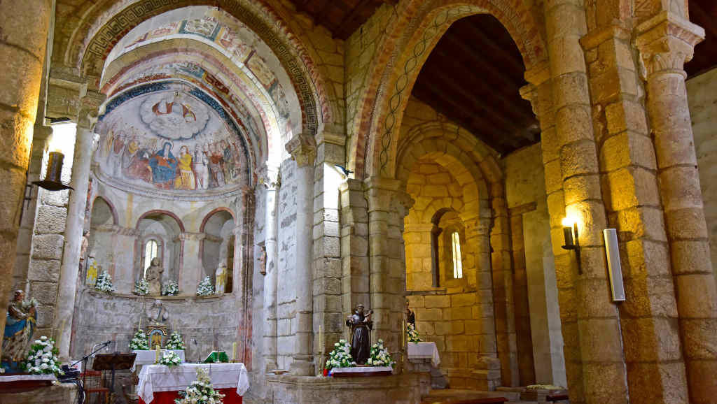 Pinturas do altar do mosteiro (Sole Felloza).