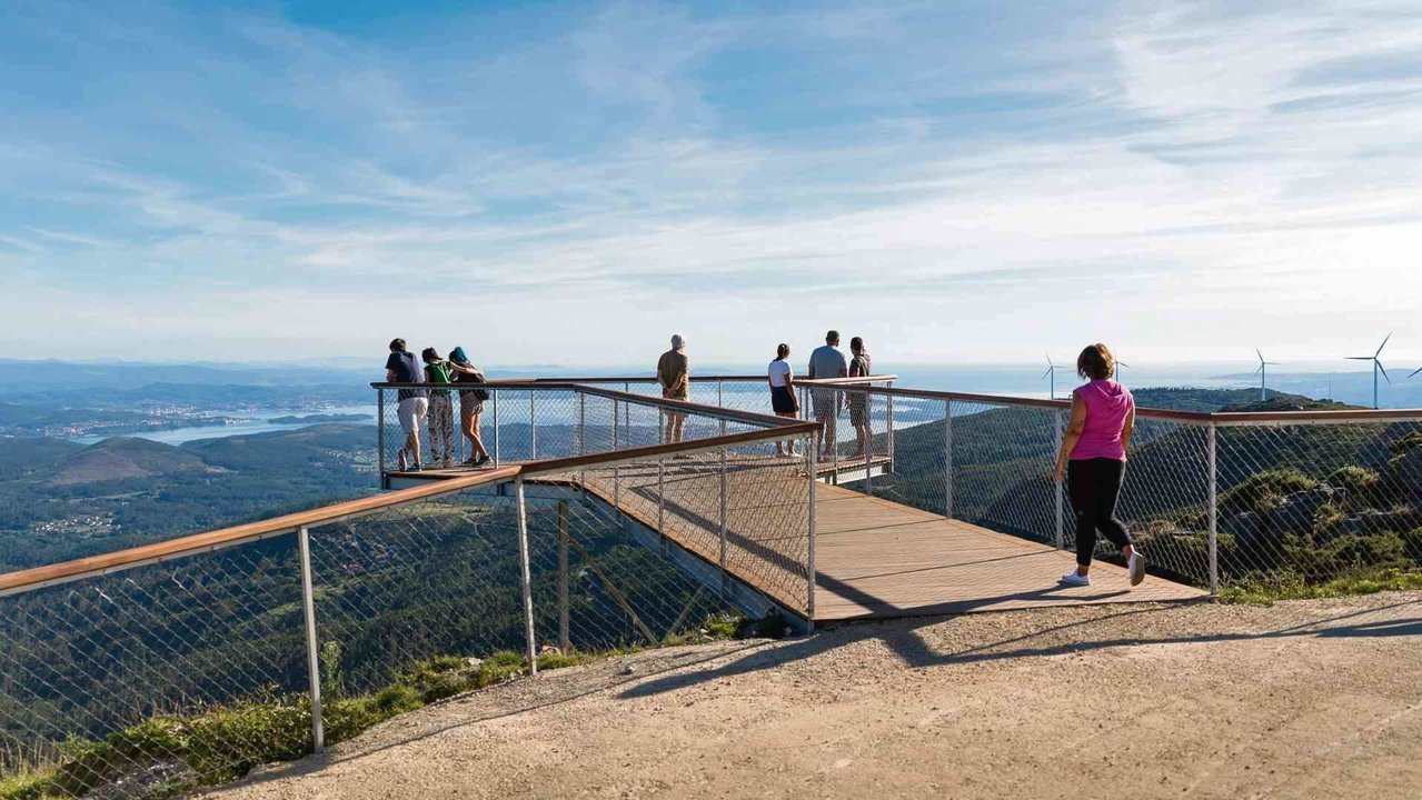 A Mancomunidade Arousa Norte realiza promoción turística dos seus concellos, como a do miradoiro Pico Muralla, en Rianxo (Foto: Mancomunidade Arousa Norte).