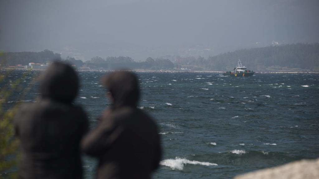 O submarino estaría relacionado co recente achado de 'narcolanchas' varadas no litoral de Ribeira. (Foto: Gustavo de la Paz / Europa Press)