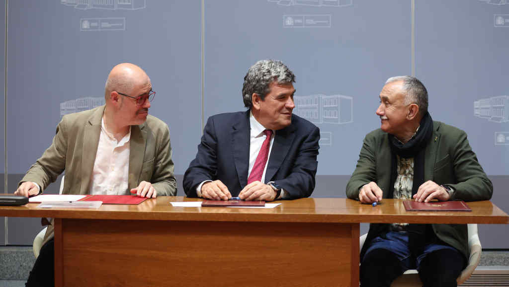 Unai Sordo, José Luis Escrivá e Pepe Álvarez esta cuarta feira en rolda de prensa (Foto: Isabel Infantes / Europa Press).