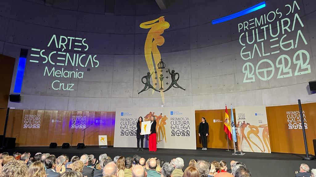 Melania Cruz recolleu o premio na categoría de Artes Escénicas (Foto: Xunta da Galiza).