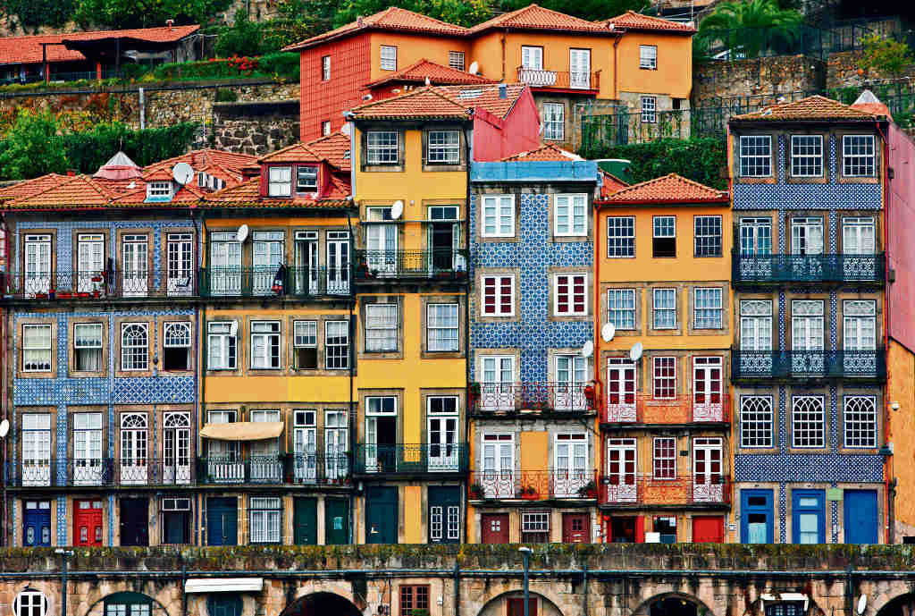 Vivendas na cidade lusa do Porto. (Foto: Aiisha)