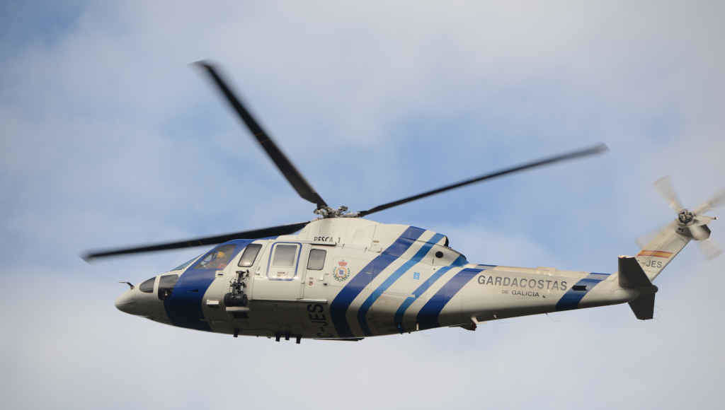 Un helicóptero de gardacostas da Galiza (Foto: Gustavo de la Paz / Europa Press).