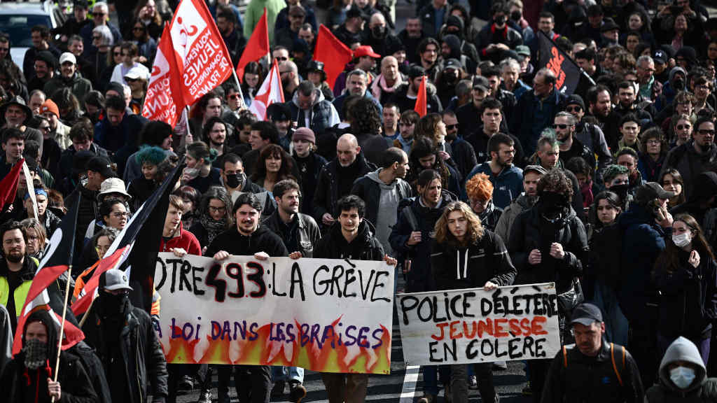 Protestas en Nantes contra a reforma das pensións en Francia (Foto: Loic Venance / Afp / Dpa).