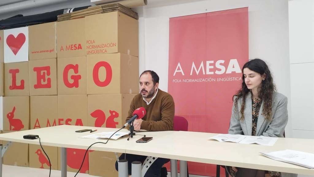Marcos Maceira e Nuria Fouciños, presentando o informe en rolda de prensa. (Foto: Europa Press)