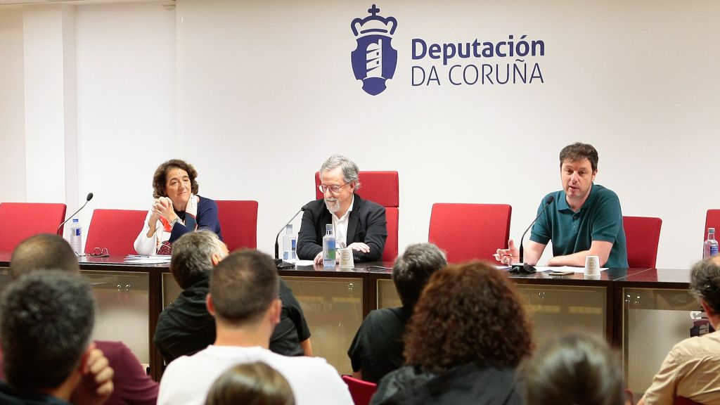 Integrantes da área de Cultura da Deputación da Coruña na presentación da segunda edición do certame. (Foto: Deputación da Coruña)