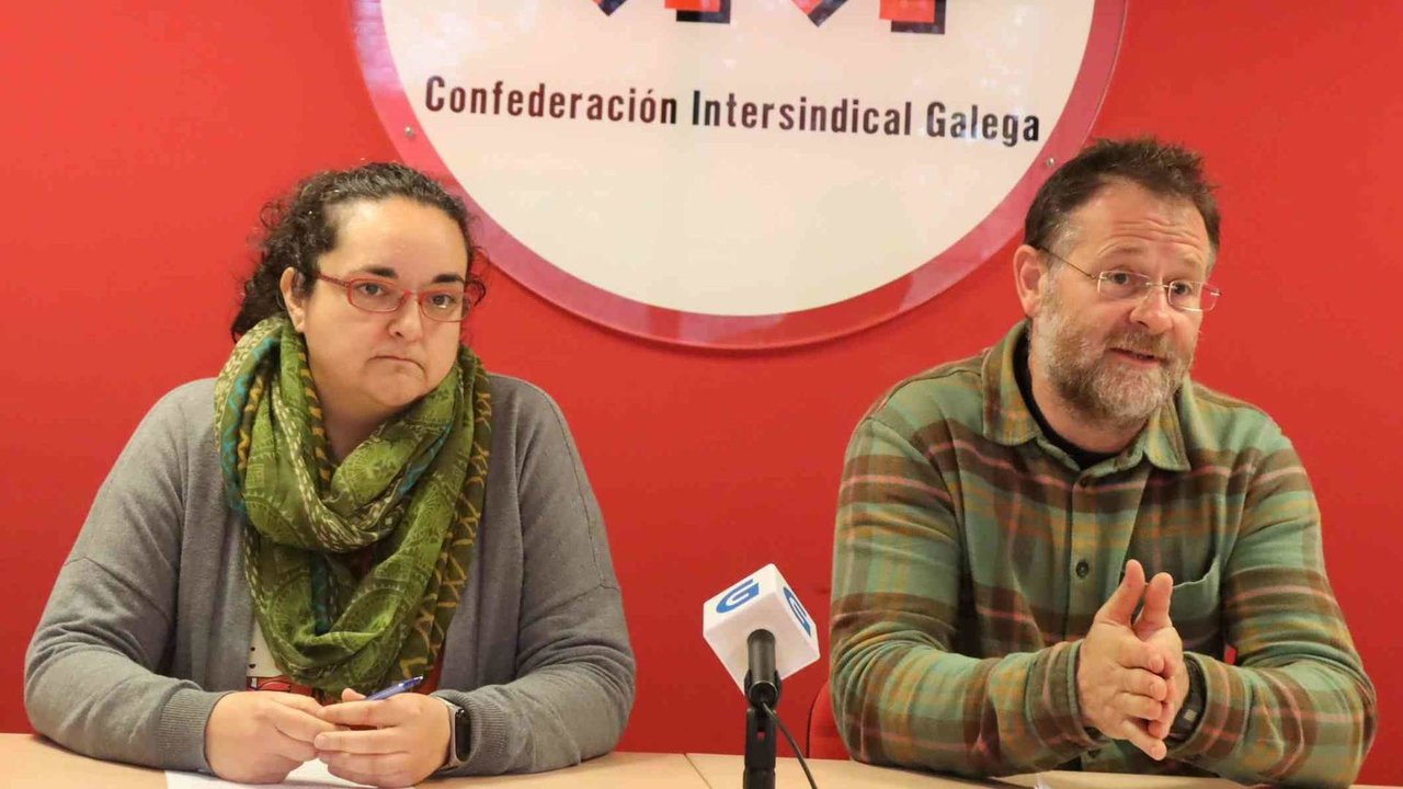 Susana Méndez e Paulo Carril, esta segunda feira, en rolda de prensa (Foto: Nós Diario).