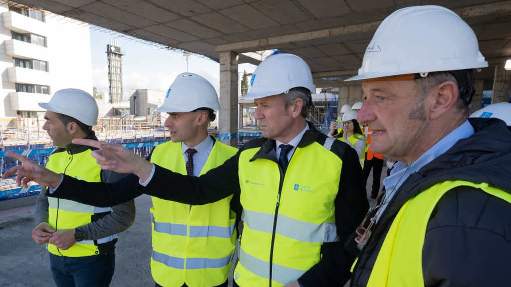 O presidente da Xunta da Galiza, Alfonso Rueda, visitou as obras do hospital Gran Montecelo, en Pontevedra. (Foto: David Cabezón / Xunta da Galiza)