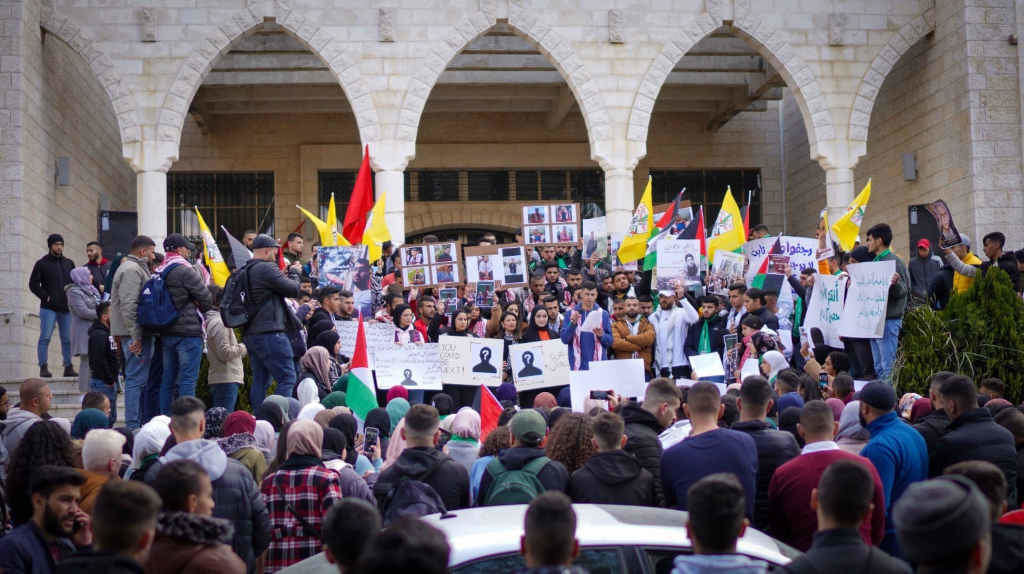 Estudantes da Universidade de Birzeit denunciando en marzo do pasado ano os ataques e arrestos das forzas israelís no campus (Right to Education Campaign).