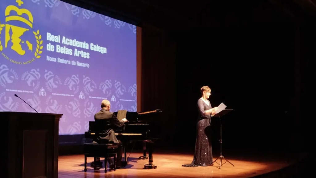O evento contou con acompañamento musical a cargo da mezzosoprano Nuria Lorenzo e o pianista Alejo Amoedo. (Foto: Ragba)