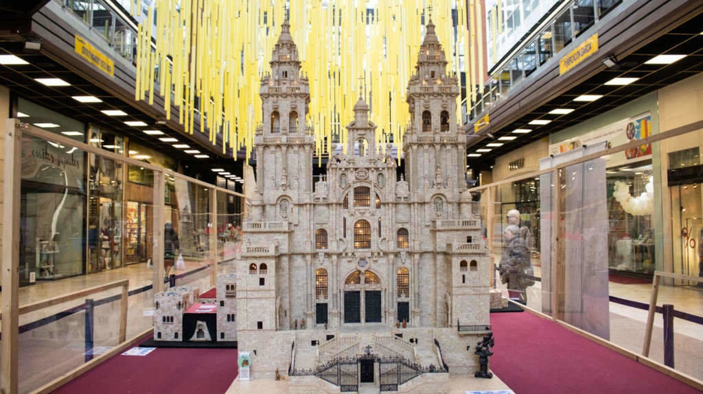 A Catedral de Santiago feita con Exin Castillos na exposición (Foto: Galicia con Exin Castillos).
