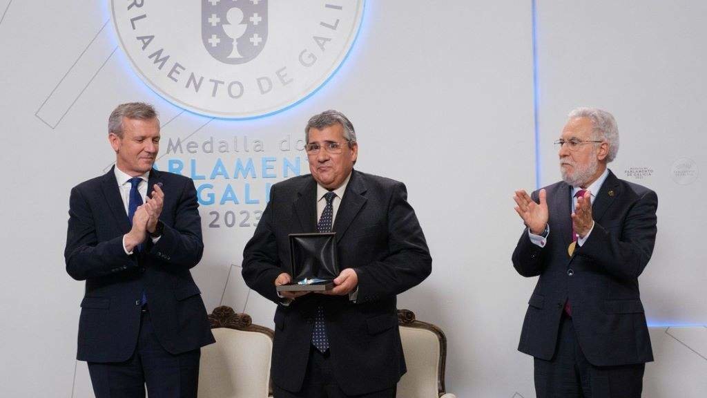 Alfonso Rueda, Antonio Cunha e Miguel Santalices. (Foto: César Arxina / Europa Press)