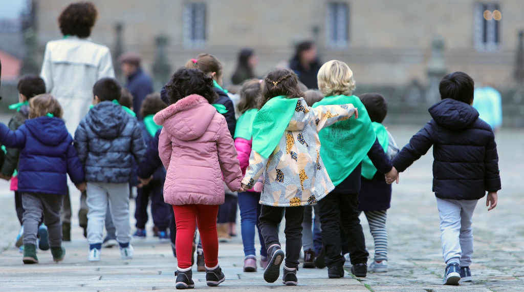 Crianzas pasean por Compostela (Foto: Ana Varela).