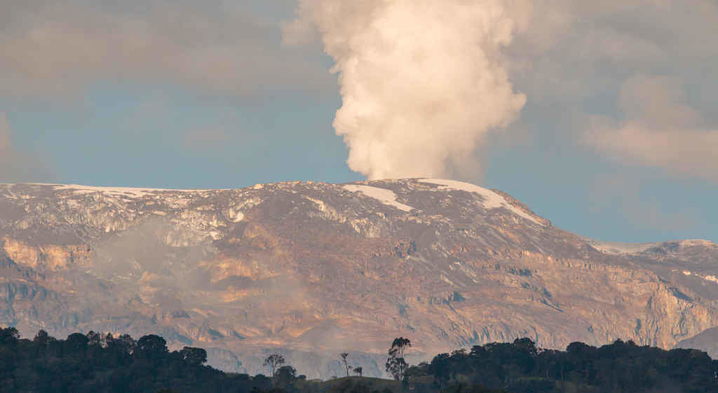 O volcán colombiano Nevado de Ruiz nunha imaxe de 2017 (Foto: Europa Press / Contacto / Jorge García).