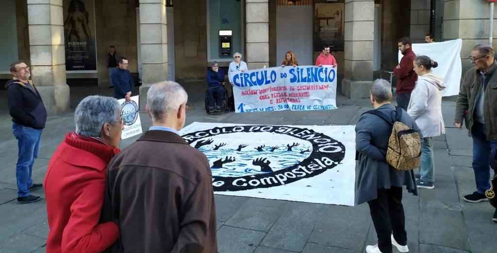O círculo de silencio, hoxe en Compostela. (Foto: Nós Diario)