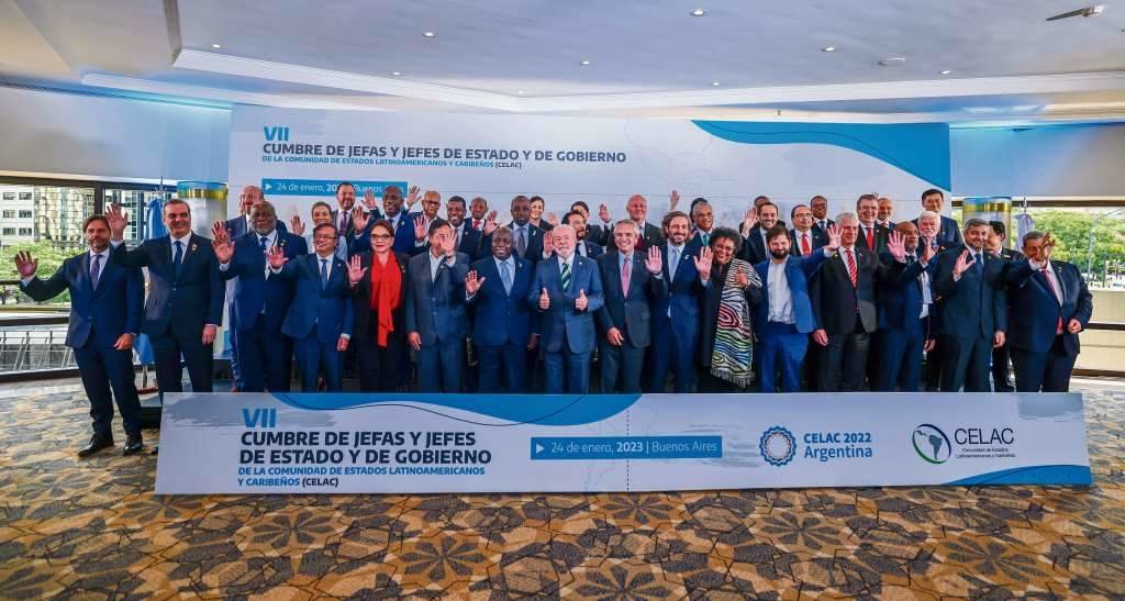 Foto oficial das xefas e xefes de Estado e de Goberno da Comunidade de Estados Latinoamericanos e Caribeños en xaneiro. (Foto: Ricardo Stuckert / PR)