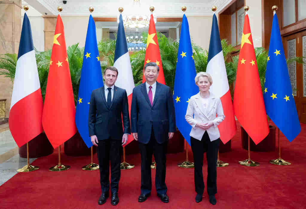 Emmanuel Macron, Xi Jinping e Ursula von der Leyen a pasada semana. (Foto: Zhai Jianlan / Xinhua News / Contactophoto)