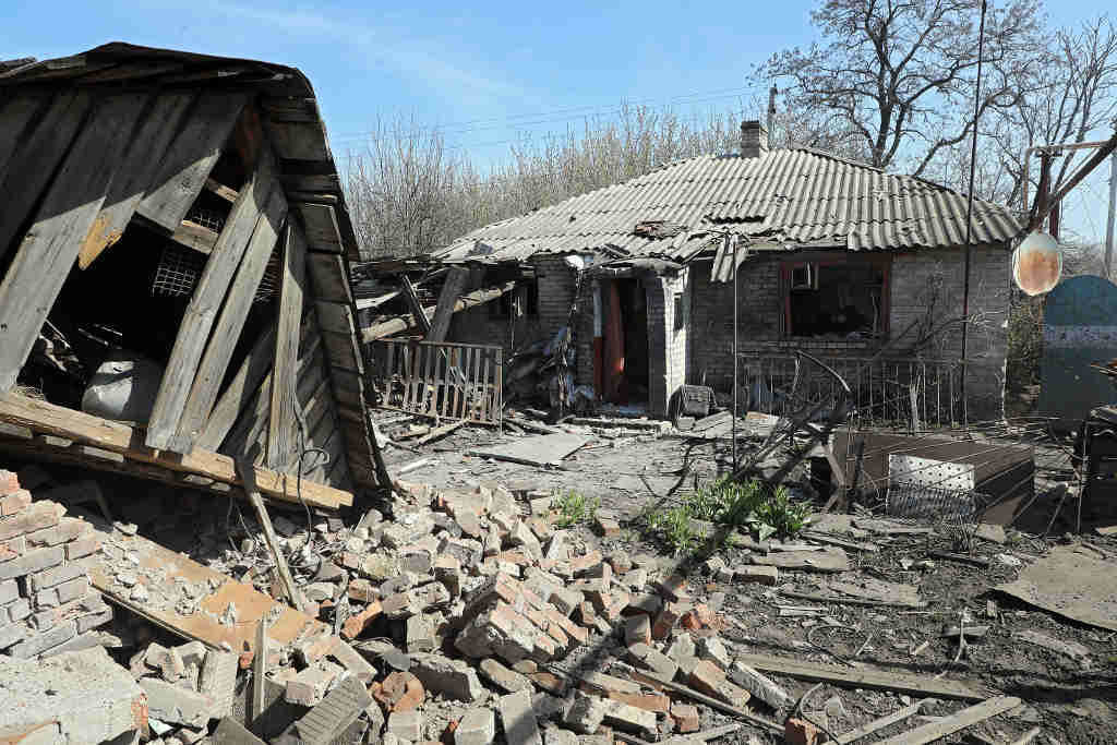 Casa destruída no Donbás. (Foto: Yuliia Ovsiannikova / Europa Press / Contacto)