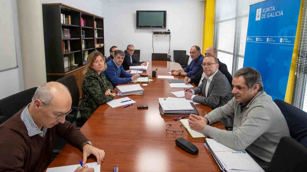 Primeira reunión de representantes da Xunta e da Fegamp (Foto: Conchi Paz /Xunta).
