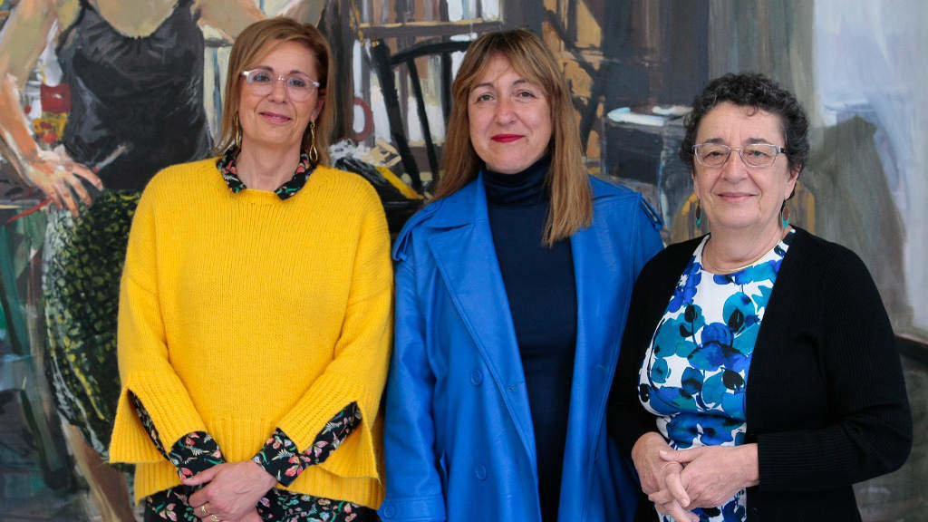 Carme Adán, María Muíño e Rosario Álvarez, na sinatura do acordo de colaboración. (Foto: Deputación da Coruña)