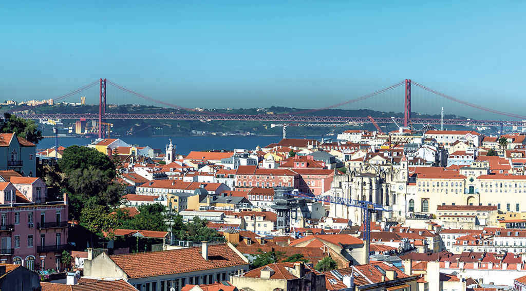 Lisboa, ao fondo, coa ponte 25 de abril ao fondo (Foto: Nós Diario).