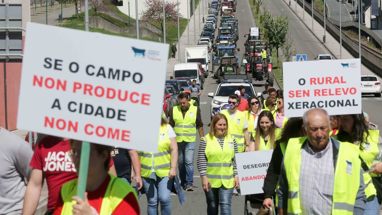 Máis de dous milleiros de persoas protestaron onte en Lugo polos prezos baixos e os altos custos na produción de Tenreira Suprema (Foto: Carlos Castro / Europa Press).