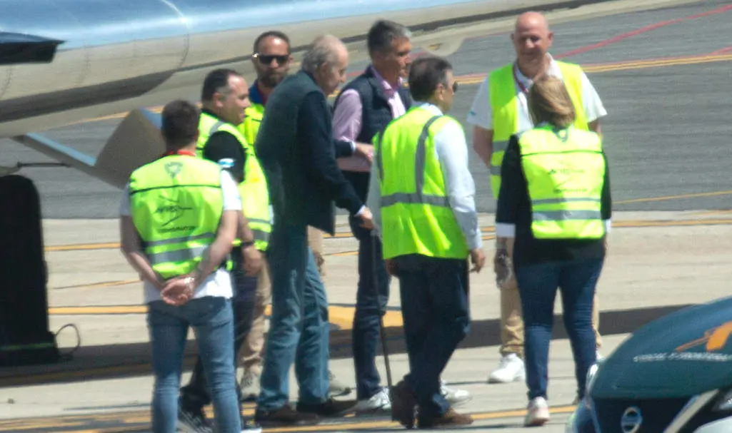 EuropaPress_5130689_rey_emerito_juan_carlos_llegada_aeropuerto_internacional_vigo_peinador_19