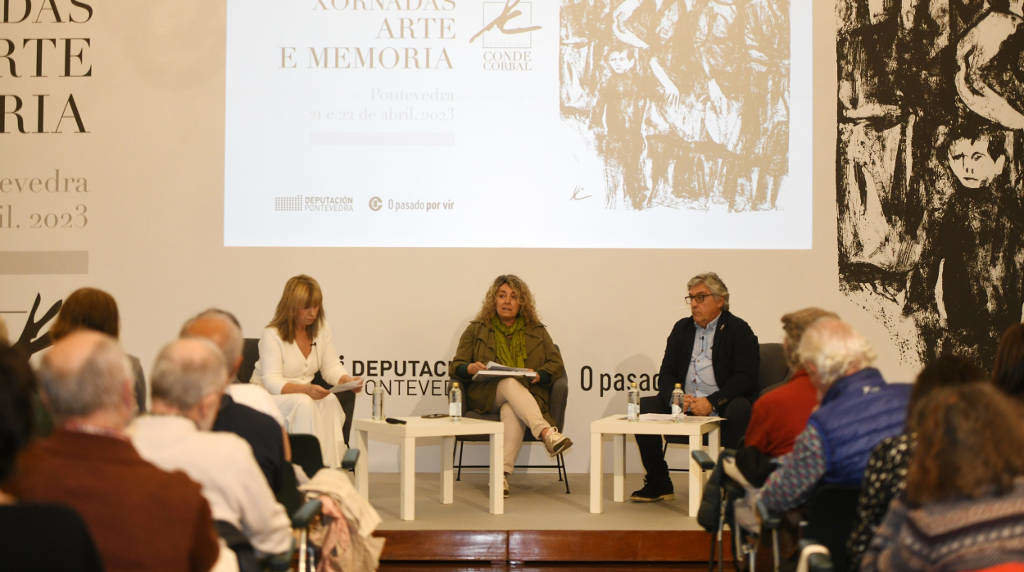 Ana Corbal, María Ortega e Antón Mascato, nas xornadas de arte e memoria dedicadas a Conde Corbal. (Foto: Deputación de Pontevedra)