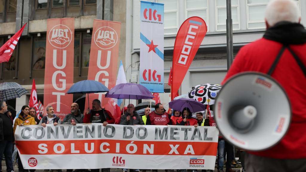 Manifestación convocada por CIG, CCOO e UXT, este domingo, en Lugo. (Foto: Carlos Castro / Europa Press)