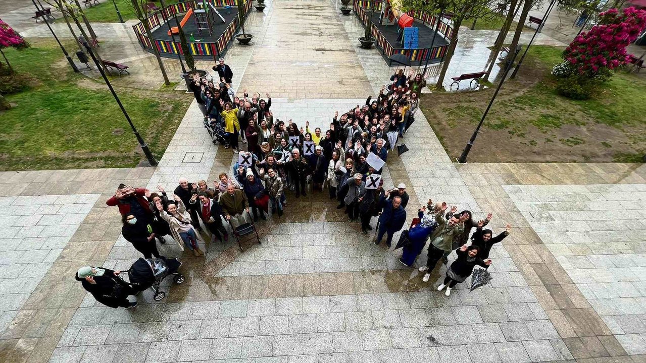 Acto en Verín o pasado 12 de abril para animar a sociedade a marcar o cadro de fins sociais na declaración da renda (Foto: EAPN Galicia).