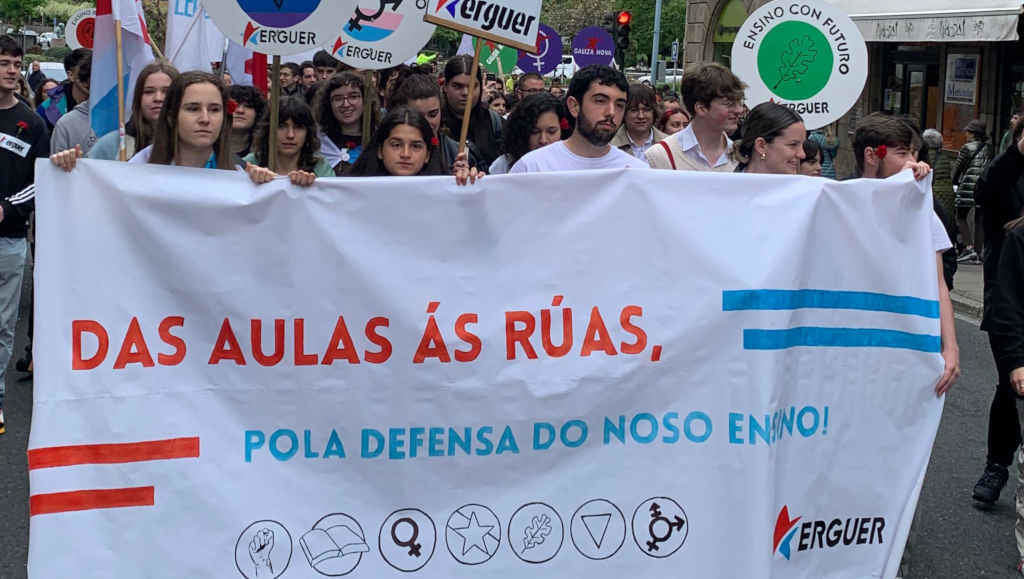 Manifestación de Erguer esta terza feira en Compostela (Foto: Nós Diario).