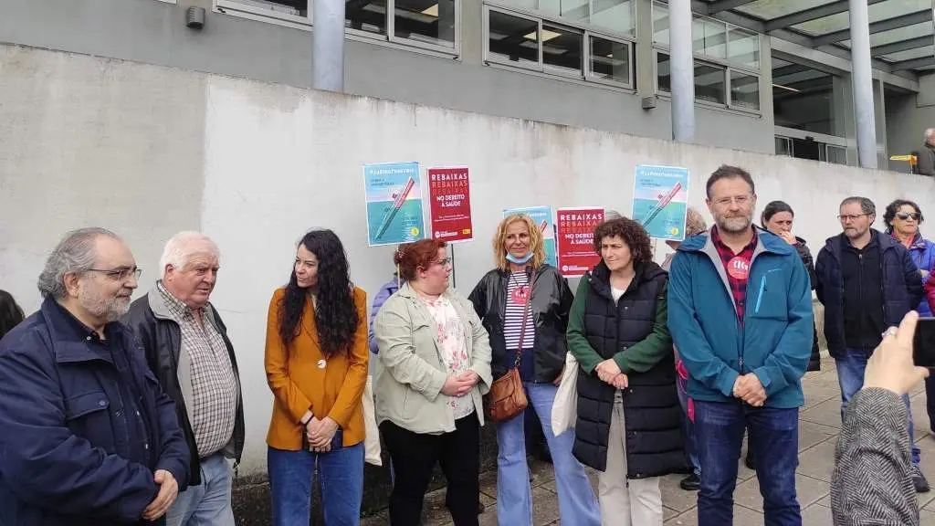Concentraci&oacute;n de SOS Sanidade P&uacute;blica fronte ao centro de sa&uacute;de Concepci&oacute;n Arenal de Santiago. (Foto: Europa Press)
