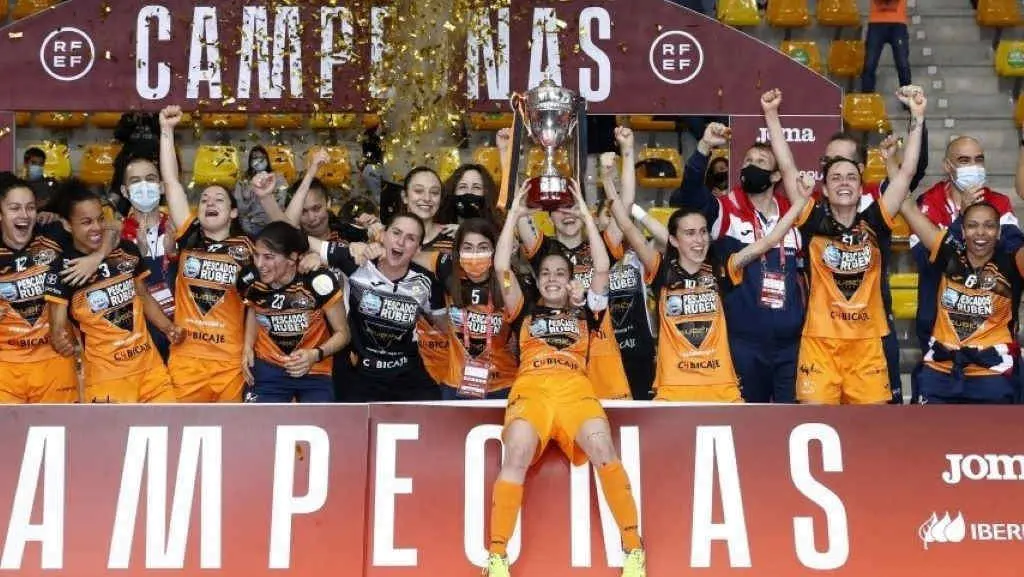 O Burela quere volver levantar un torneo que xa sabe o que &eacute; levantar. (Foto: RFEF).