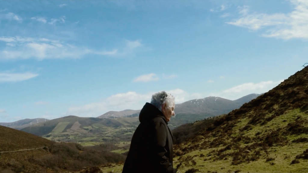Antía Cal na Serra do Xistral nun fotograma da película ‘A palabra Xusta’. (Foto: Atlantis Multimedia / Miguel Piñeiro)
